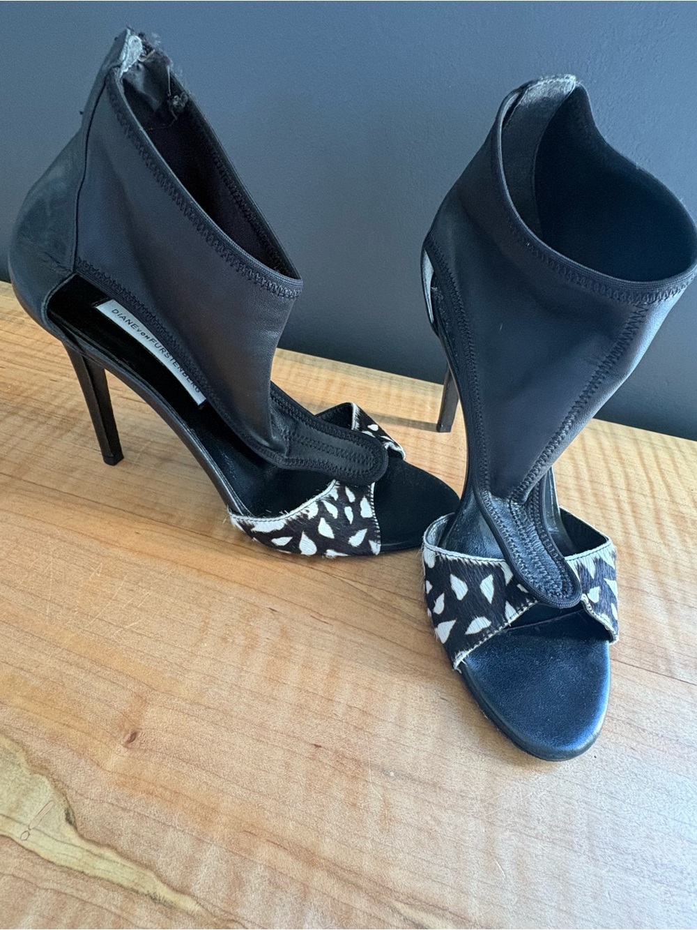 Diane von Furstenberg Black & White Lips Open-Toe Stiletto Heels 7